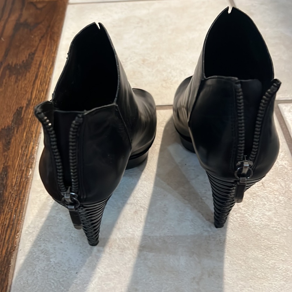 Bob Makowsky tall black leather spike “biker” style platform heels 8M! EUC - Picture 5 of 7